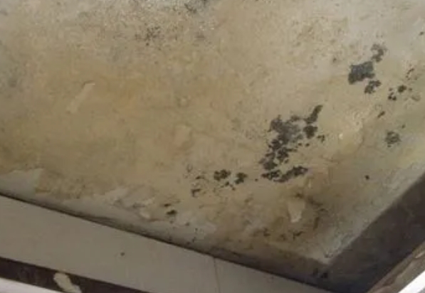 峨眉山阳台漏水维修公司分享下峨眉山卫生间渗水维修需要注意哪些问题。